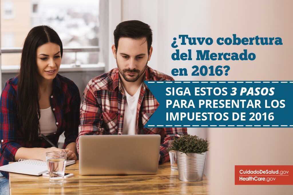 {Concilie sus impuestos federales de 2016 con estos 3 consejos} Imagen: {Pareja declarando impuestos usando 3 consejos para el seguro médico del Mercado y los impuestos de 2016}