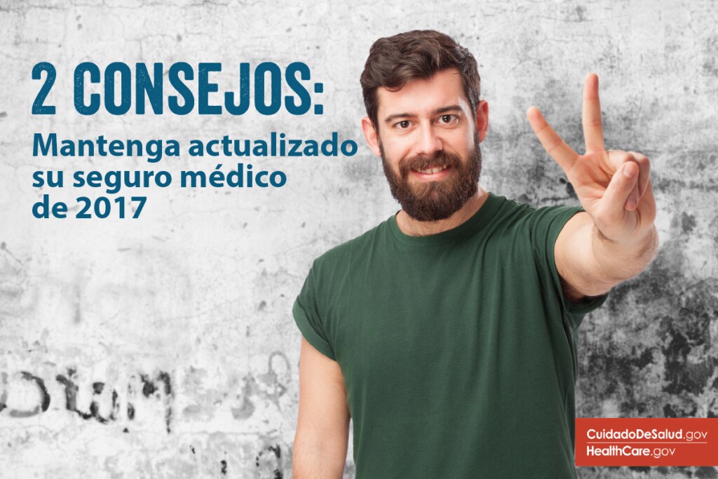 {Informar cambios y pagar su prima} Imagen: {Hombre usando 2 consejos para el seguro médico del Mercado de 2017}
