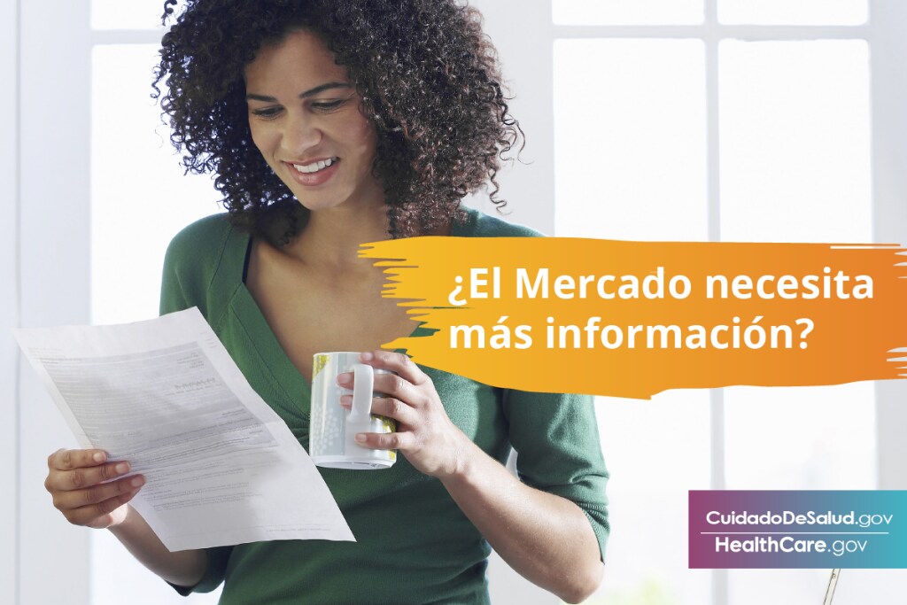 Pareja decidiendo cómo resolver las inconsistencias de datos del seguro médico Imagen: Pareja aprendiendo sobre las inconsistencias de su solicitud de seguro médico